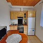 Na Wzgorzu Nyaraló *
